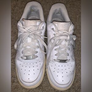 Nike Women’s White Leather Air Force 1